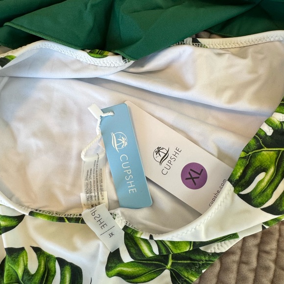 Cupshe - Green Monstera Print Ruffle Bikini -szXL - Picture 6 of 7